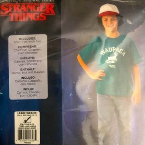 - BRAND NEW: STRANGER THINGS: Dustin costume : Size: CHILD LARGE